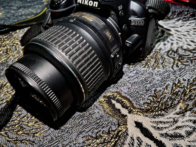 DSLR camera 0