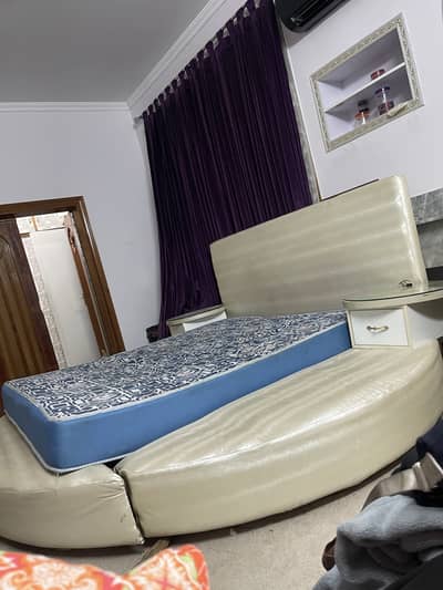 Round bed excellent condition