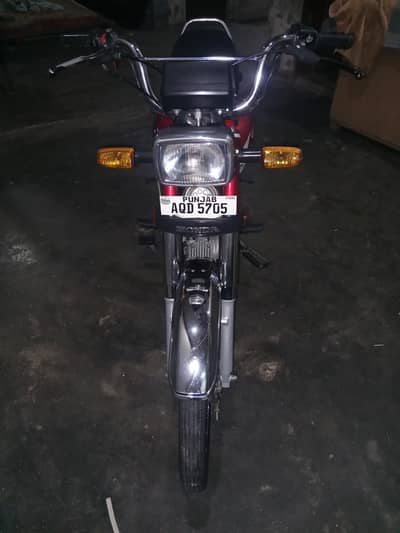 10/10 condition aur sari bike janman ha har koi cheez apni ha.