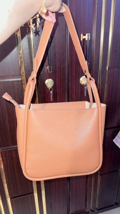 R and b brand bag