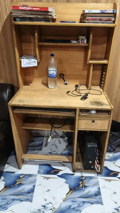 Computer table for sale