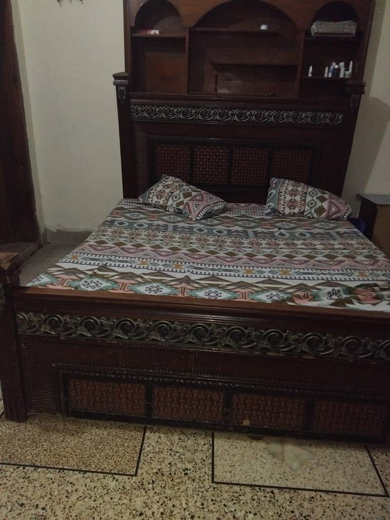 Bed and dressing 0