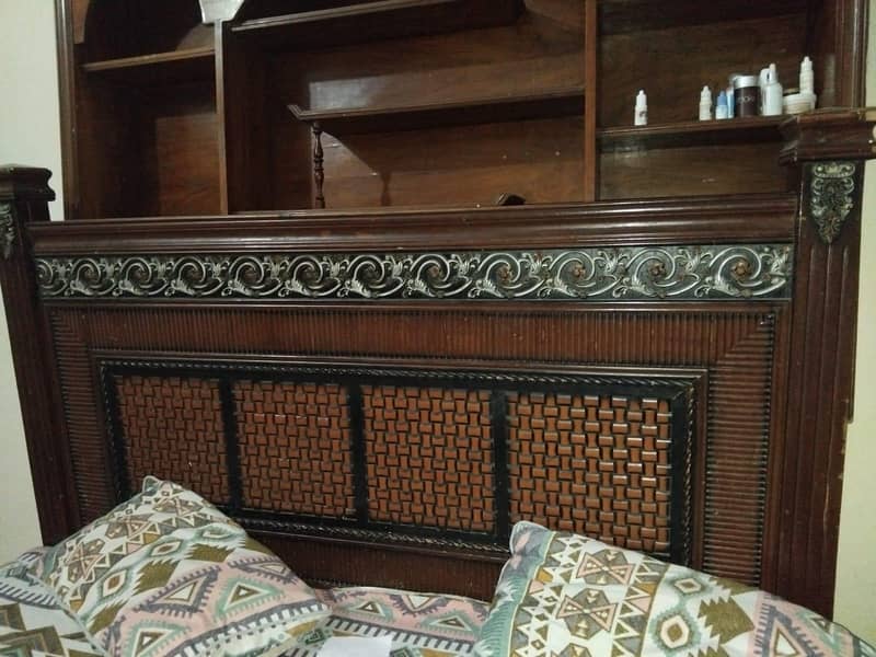 Bed and dressing 3