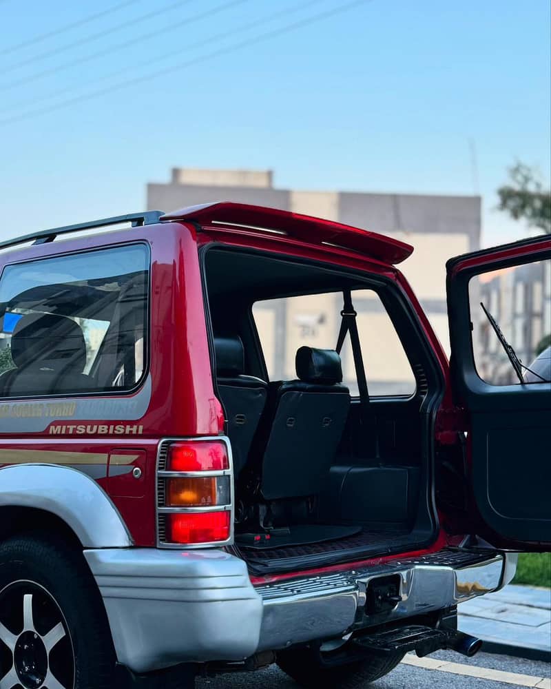 Mitsubishi Pajero (1992) model 4
