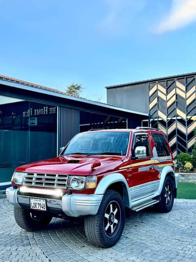 Mitsubishi Pajero (1992) model