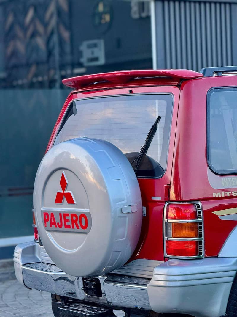 Mitsubishi Pajero (1992) model 6