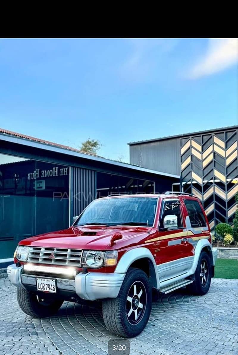 Mitsubishi Pajero (1992) model 3