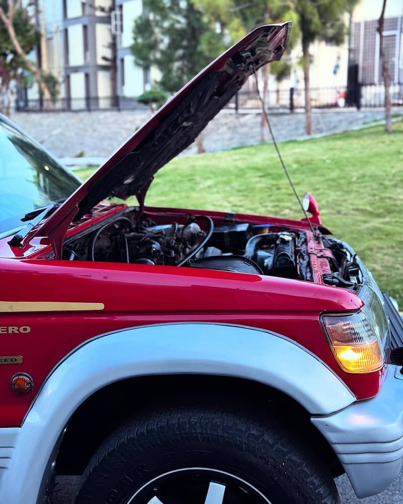 Mitsubishi Pajero (1992) model 8