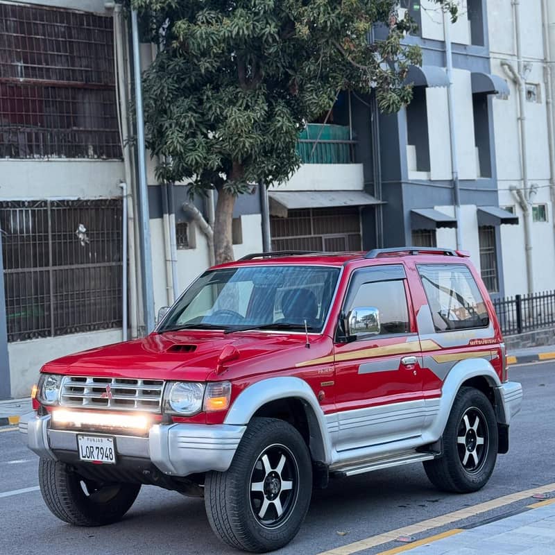 Mitsubishi Pajero (1992) model 5