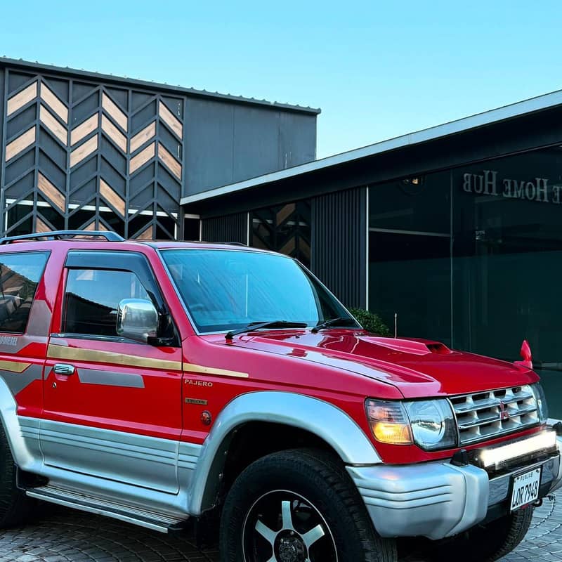 Mitsubishi Pajero (1992) model 15
