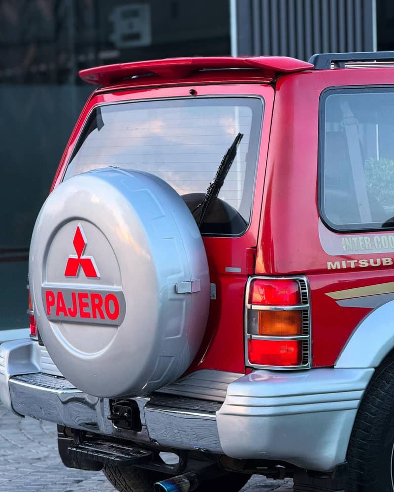 Mitsubishi Pajero (1992) model 17