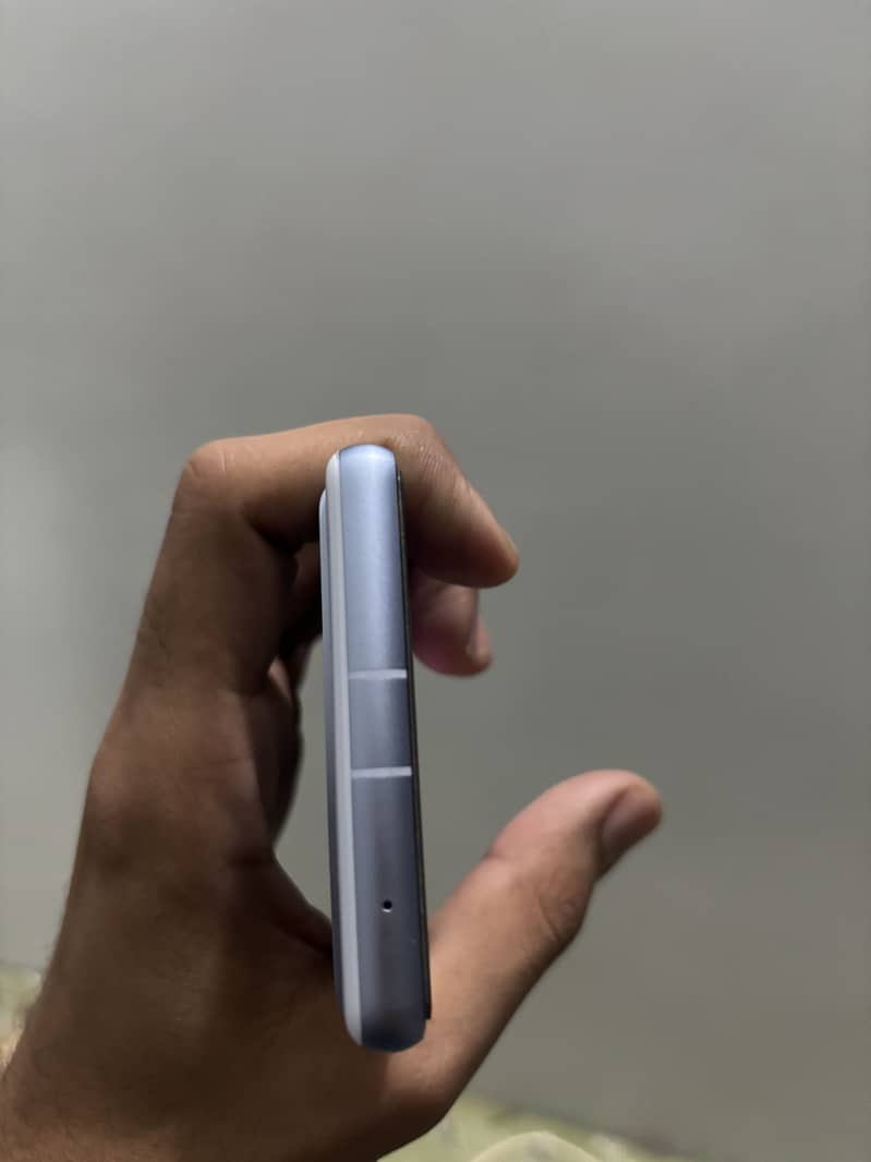 Google Pixel 7a 5