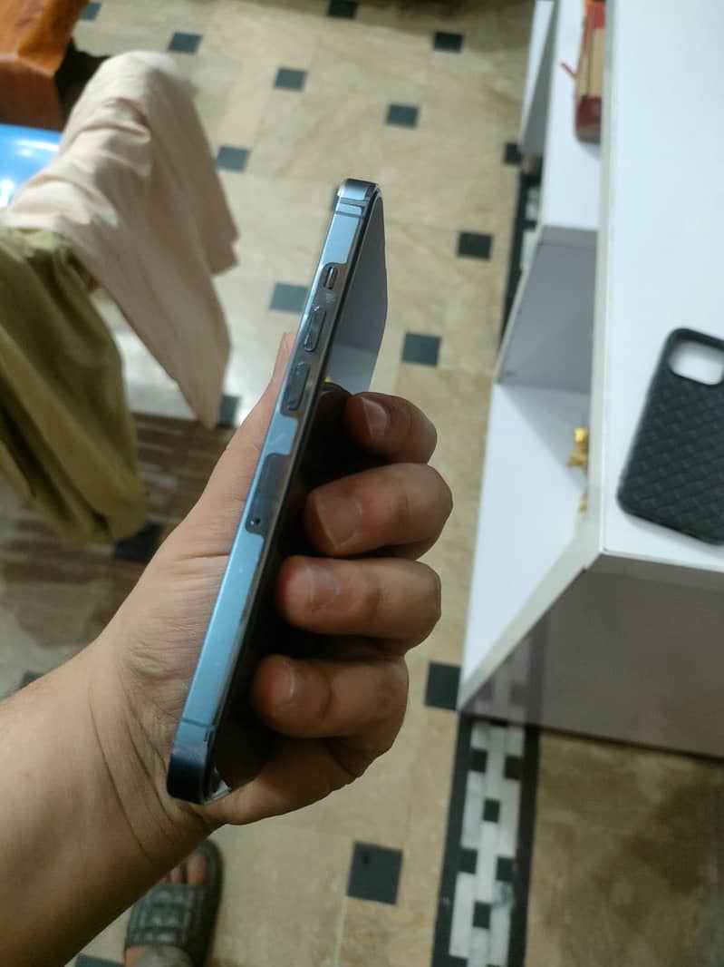 iPhone 13 pro 4