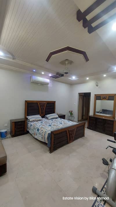 0321 86 10 688 solid construction beautiful 8 Marla house available for sale