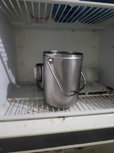 Electrolux refrigerator full large size DC invinter good condition