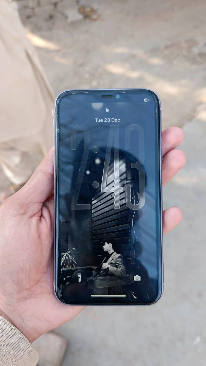 iPhone 11 3