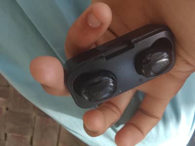AK G Earphones