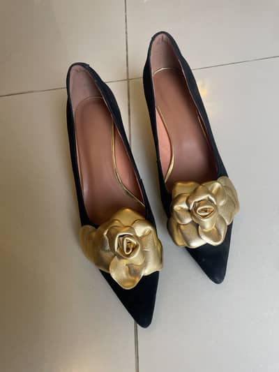 FANCY SHOES | GOLDEN HEELS