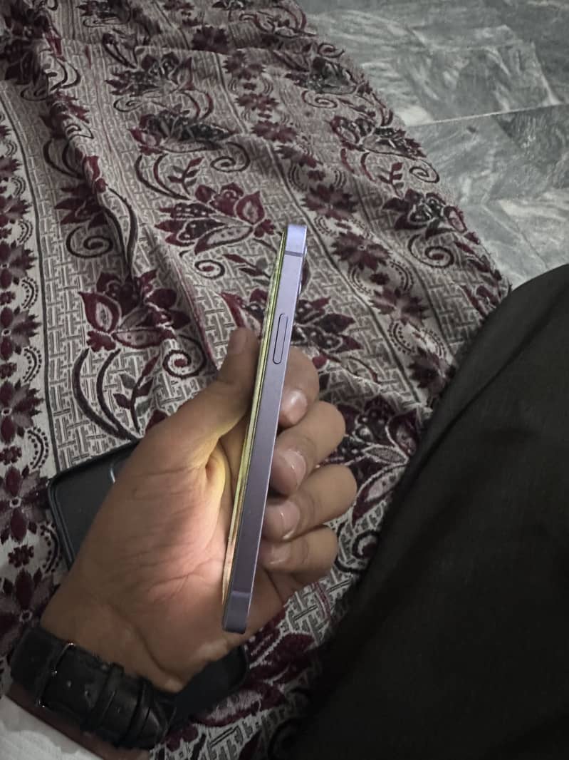 Apple iPhone 12 2