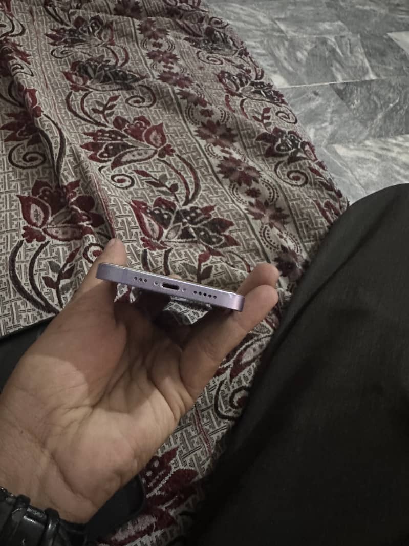 Apple iPhone 12 3