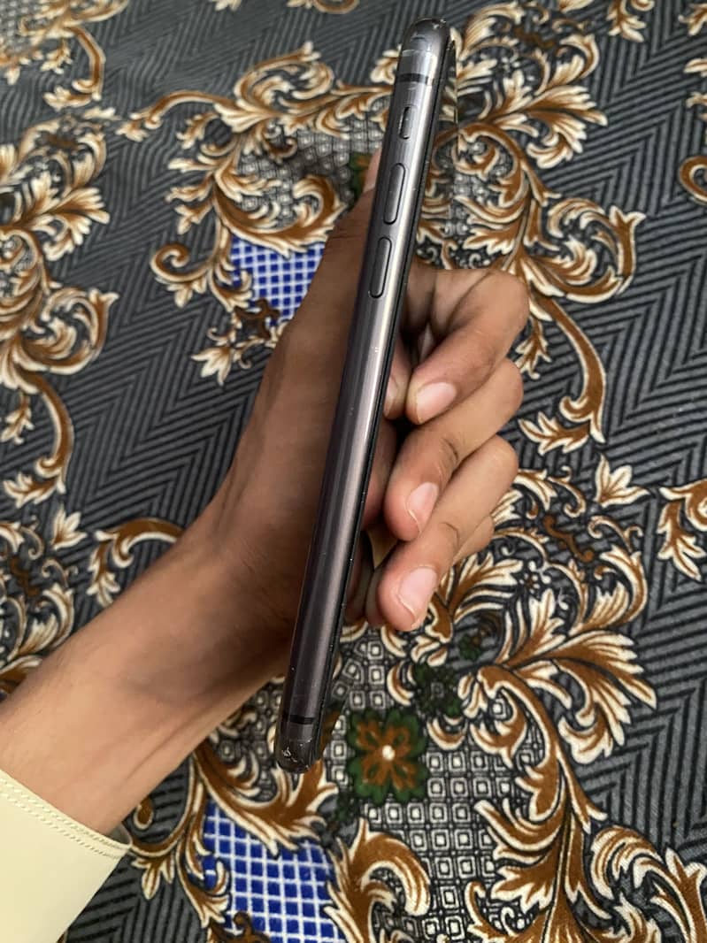 iPhone 11 5