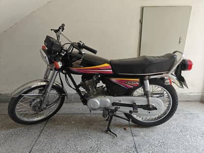 Black Honda CG 125 2011 Model All Genuine with biometric