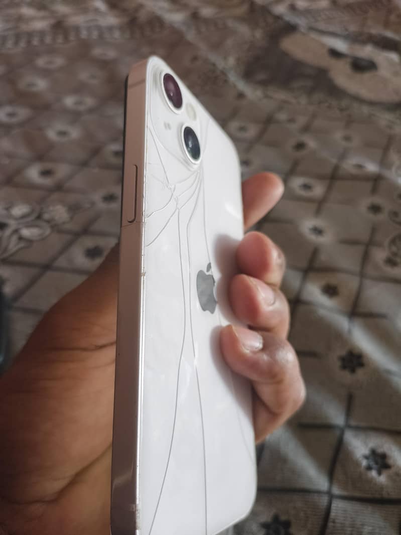 iPhone 13 3