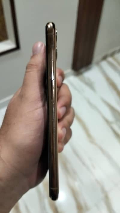 Iphone 11 pro max PTA 256gb