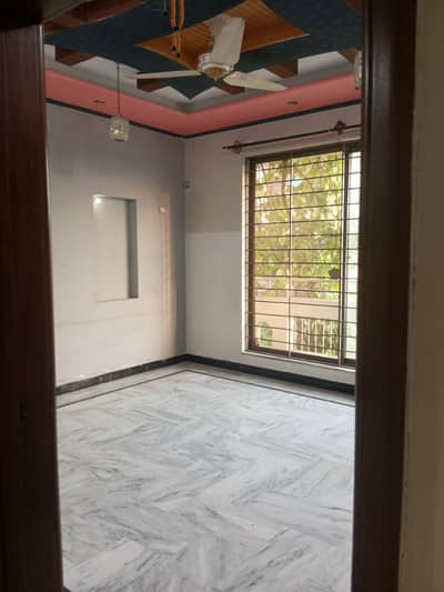 6Marla Middle first floor with water Boring