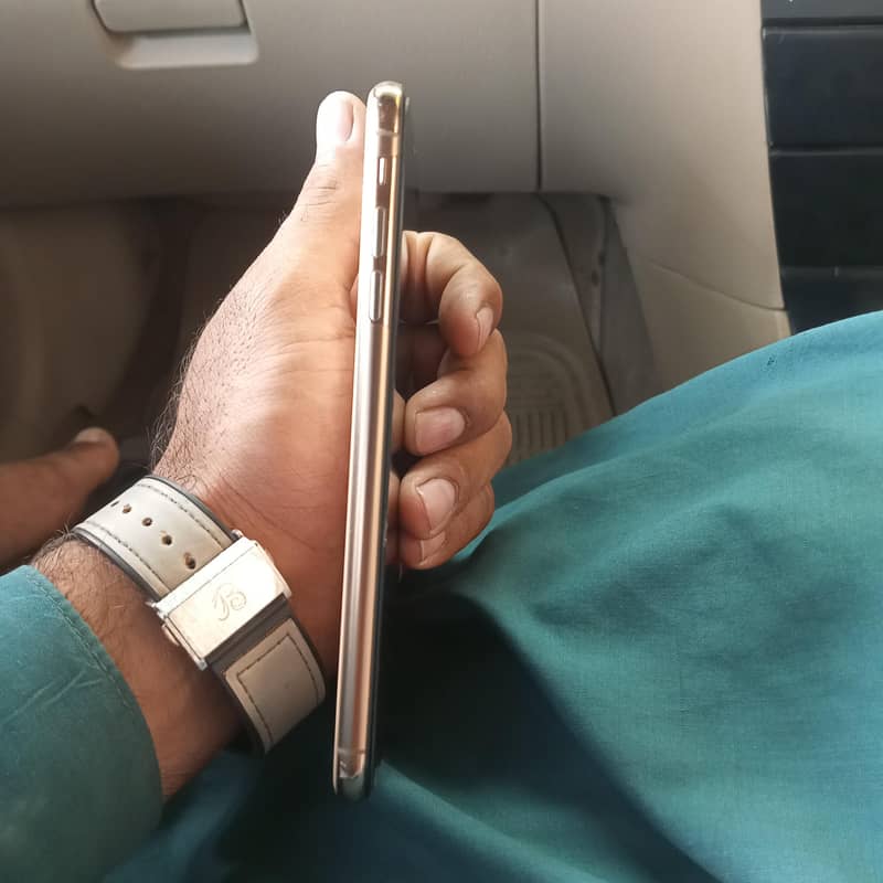 iphone xs max 4