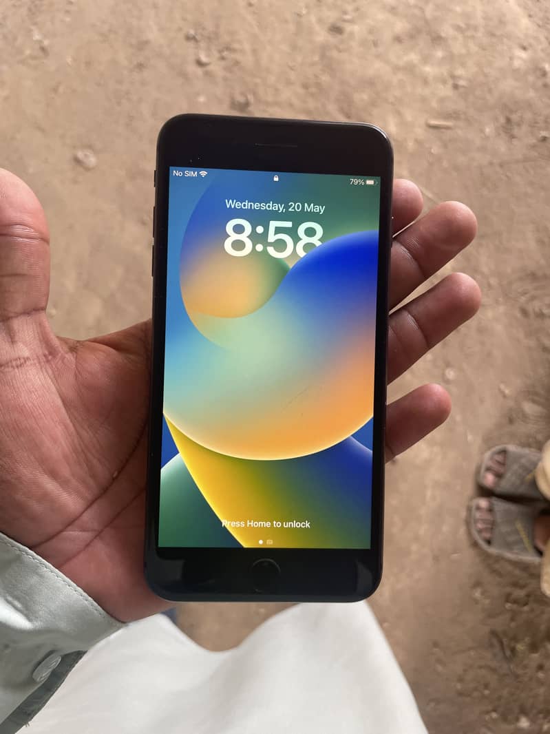 iPhone 8 Plus 1