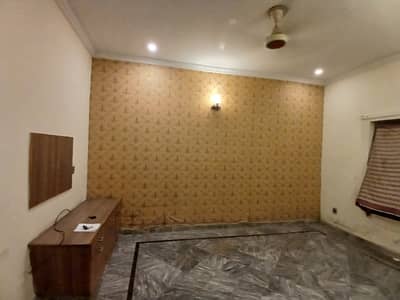 4 Marla Faicing Park Lower Portion Available For Rent in R1 Block Near Shaukat Khanam Hospital Lahore