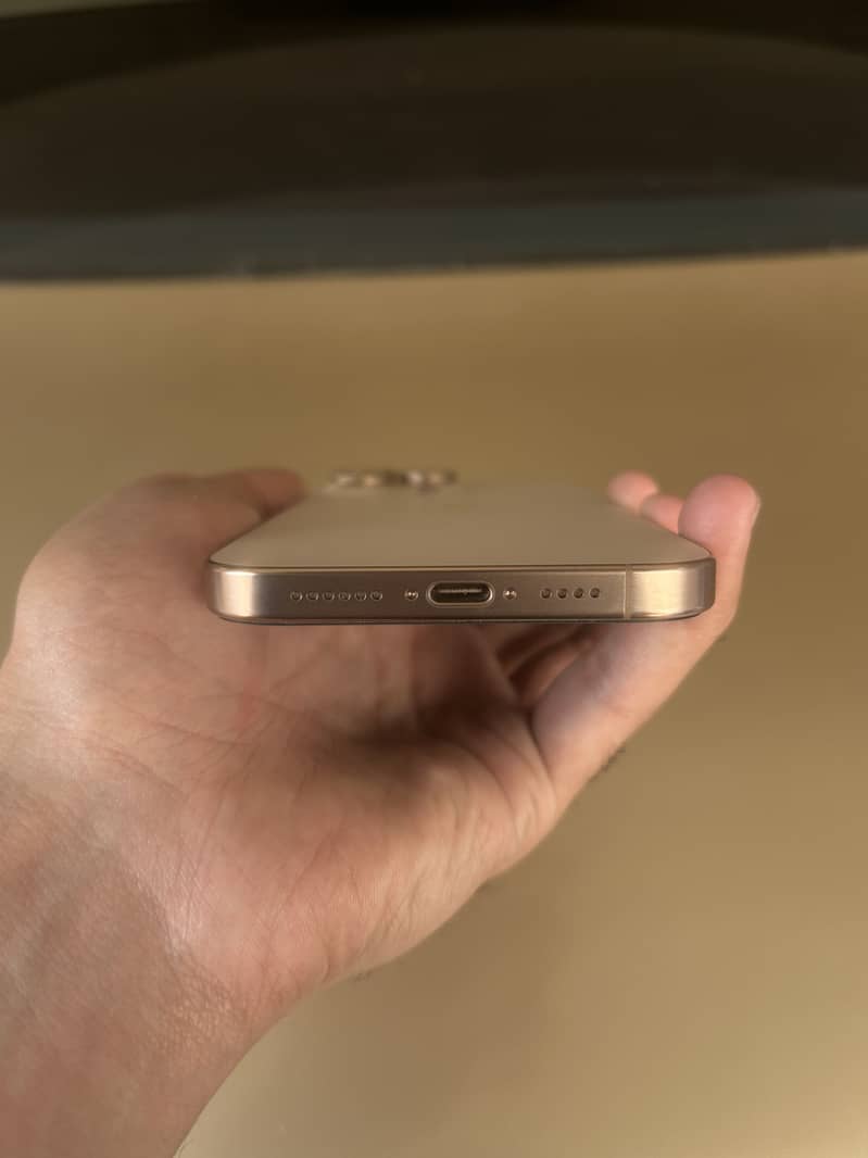 IPHONE 16 PRO MAX 1