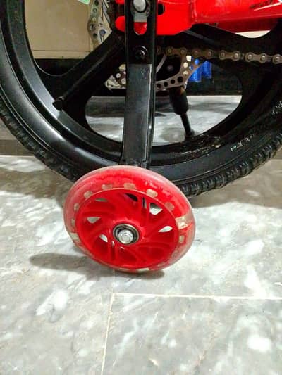 kid's cycle lighting training wheel