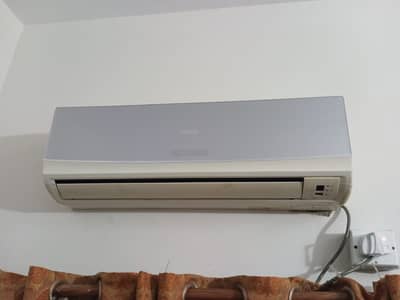 Split AC 1 ton (Non Inverter) for Urgent sale