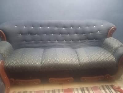 sofa  condition used 5 seater  no damage urgent sale 25000 kam hojay h