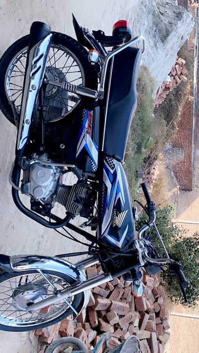 2022 model ha bike 2 sal khari rahi us k bad bhi bht kam use hoi