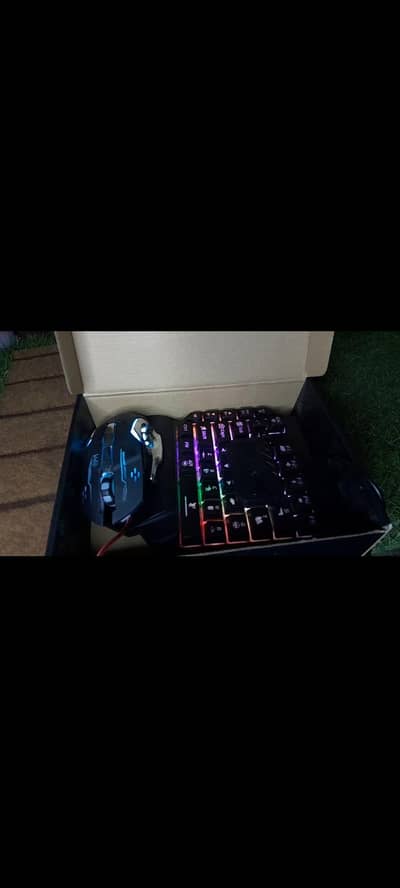Mobile Gaming Keyboard And Mouse with splatter