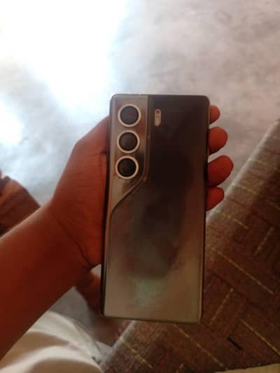 tacno camon 40 pro used available to all Bayer