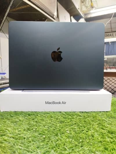 Apple MacBook Air M4  2025 (13.6 inch Retina) best price 