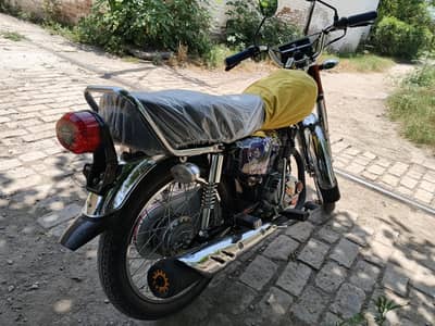 Honda 125 bilkul new byke double saaman may