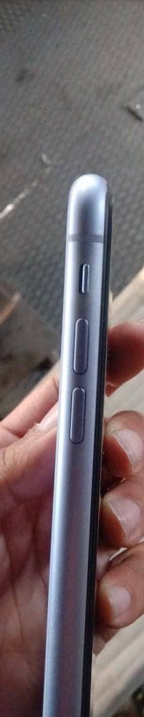 IPhone 11 4