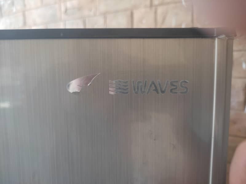 Waves Fridge 0