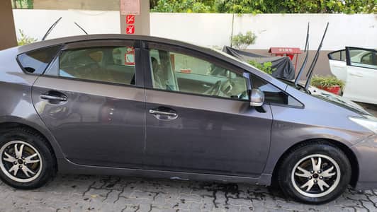 Prius hybrid 1.8 full option