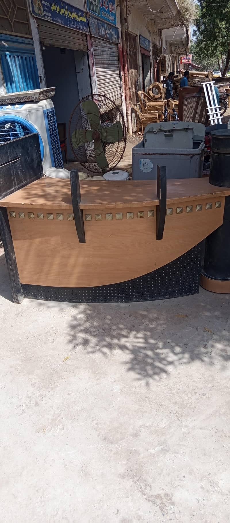 reception counters 4