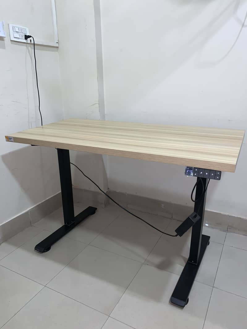 Height adjustable table/ standing desk 11