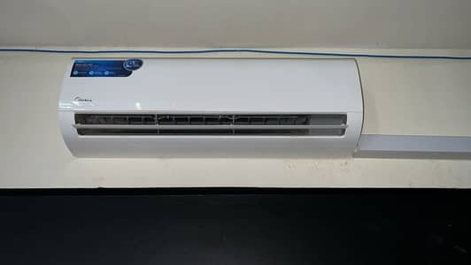 Midea 1.5 Ac non inverter under warranty like a new