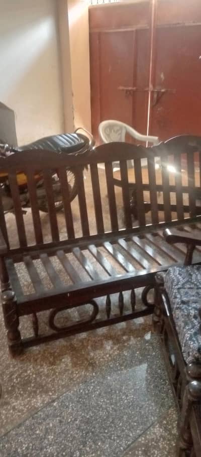 5seater with 4 cution wood ha  30000 main