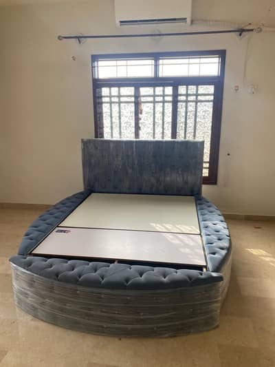 Round bed in 4 pcs