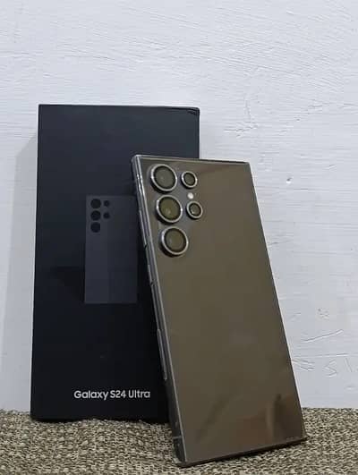 Samsung Mobile S24 Ultra no dot or line on the screen